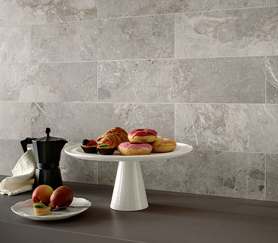 Particolare di rivestimento con posa chevron di variante Beige, serie Golden Age