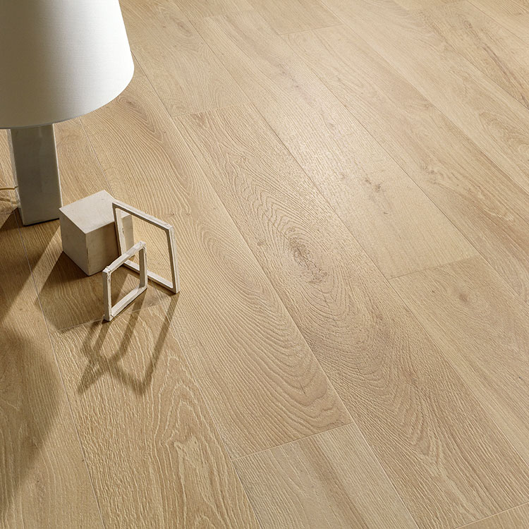 Collezione Groove, particolare di pavimento effetto legno