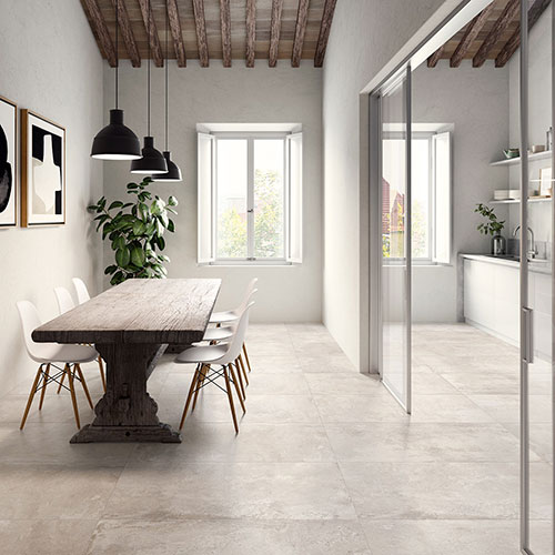 Cucina realizzata con pavimento della collezione Shade, variante Ivory