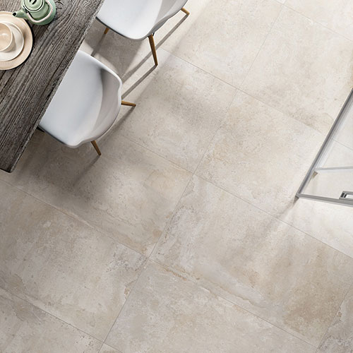 Bagno realizzato con pavimento e rivestimento della collezione Shade, variante Ivory. Particolare