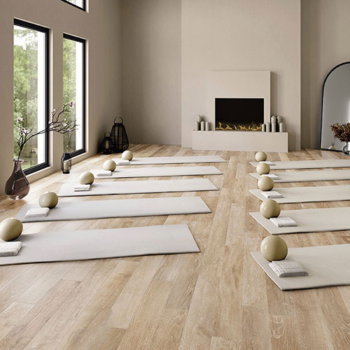 Sala realizzata con Pavimento della collezione Shizen, variante Miele