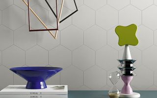Particolare del rivestimento realizzato con esagono collezione Honey, variante Pearl